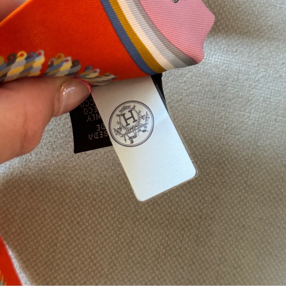 NWT🧡Hermes🧡Epaulettes de Gala Silk Twilly - Picture 5 of 9